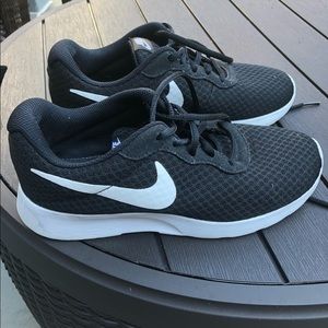 Black Nike Tanjun Running shoes